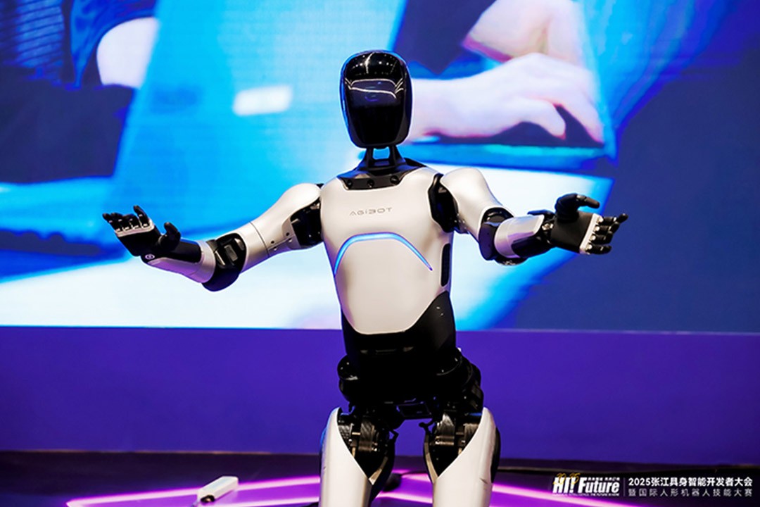 jinnianhui今年会远征A2成全球首个同时拥有中美欧认证的人形机器人