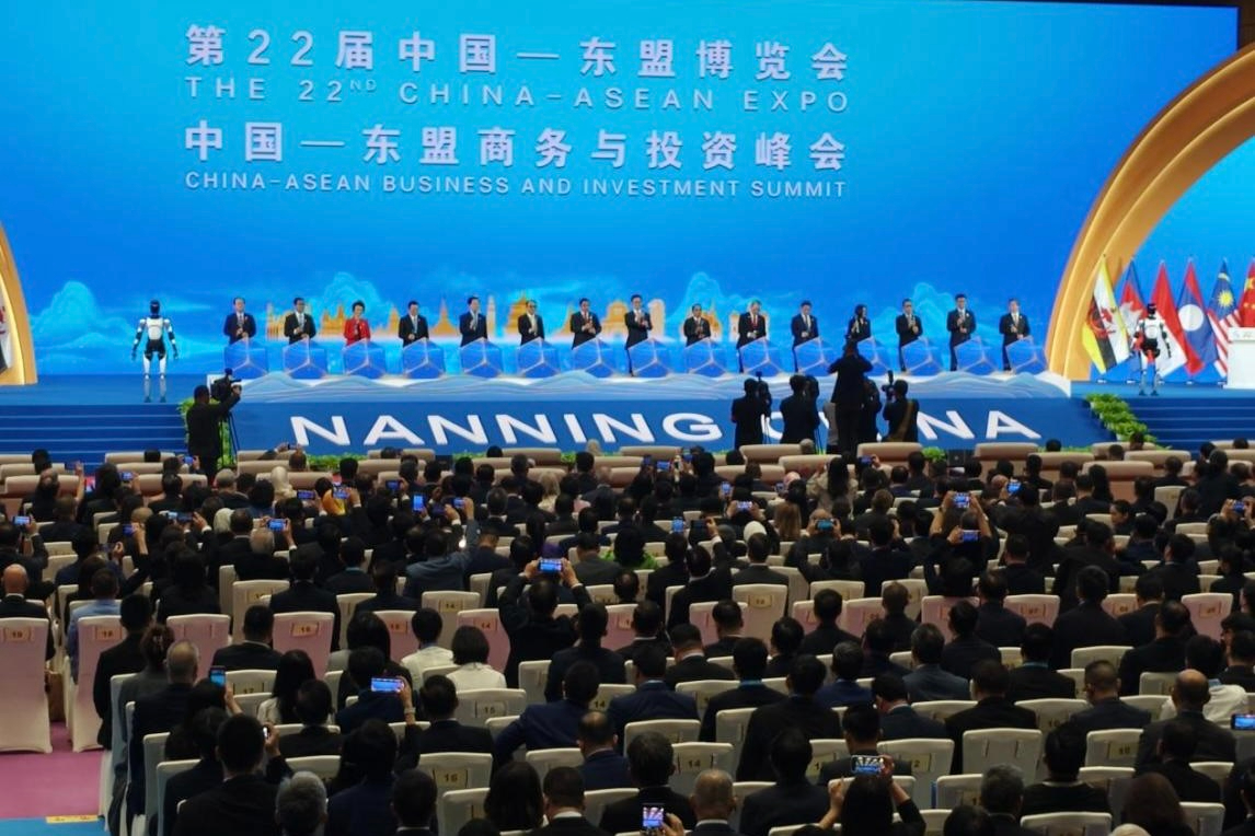 jinnianhui今年会机器人闪耀中国-东盟博览会，以具身智能助力国际盛会